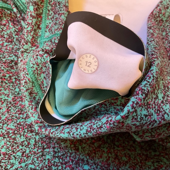 Lululemon In Movement Shorts - Size 12 - Everlux - Ditzy Spritz / Teal Media - Picture 11 of 11